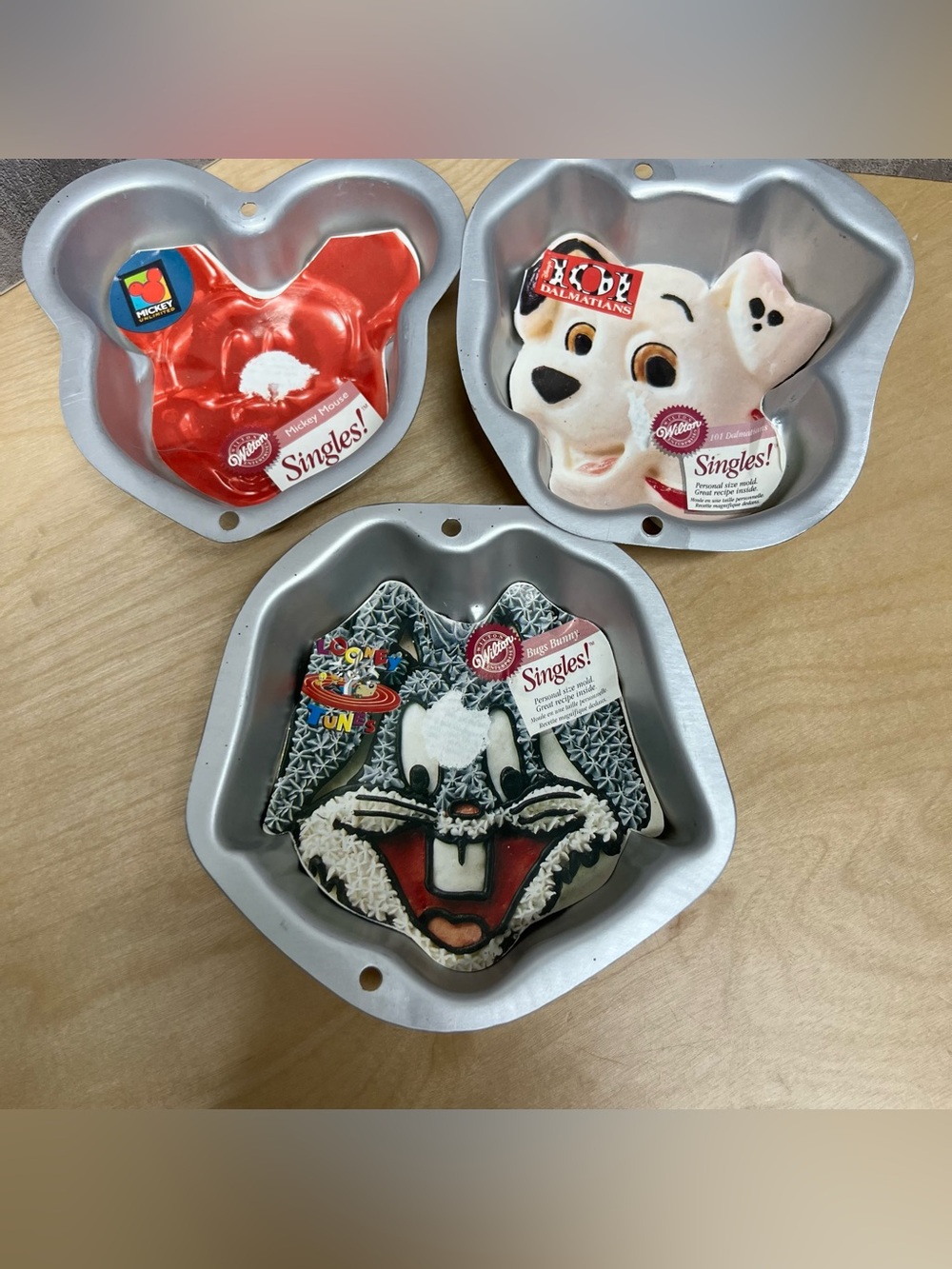 Wilton Singles Cake Pans set of 3-Bugs Bunny Mickey Mouse 101 Dalmatians 90s - Picture 1 of 9